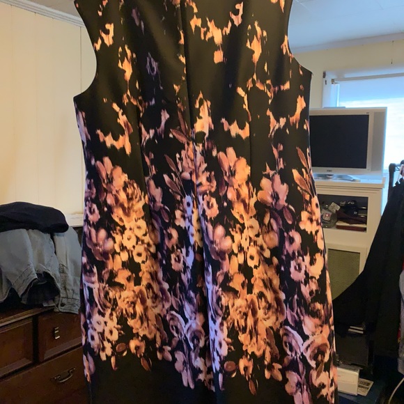 Dress - Picture 3 of 3